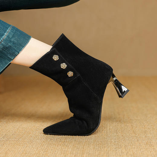 【预售5天】羊反皮粗高跟短靴女秋冬季小香风复古短筒瘦瘦靴女时装靴DB&M6563 商品图3