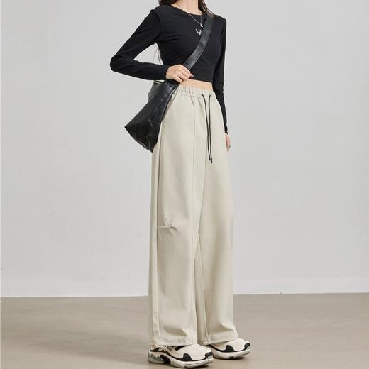 一裤两穿【雪梵莱钛金棉工装裤 】升级版面料挺括亲肤，抗皱/防风/耐磨/透气，"两穿"设计可直筒可束腿，松紧抽绳不勒腰 立体宽松不易皱，不挑腿型显瘦显高【2510“羊毛”服装】 商品图1