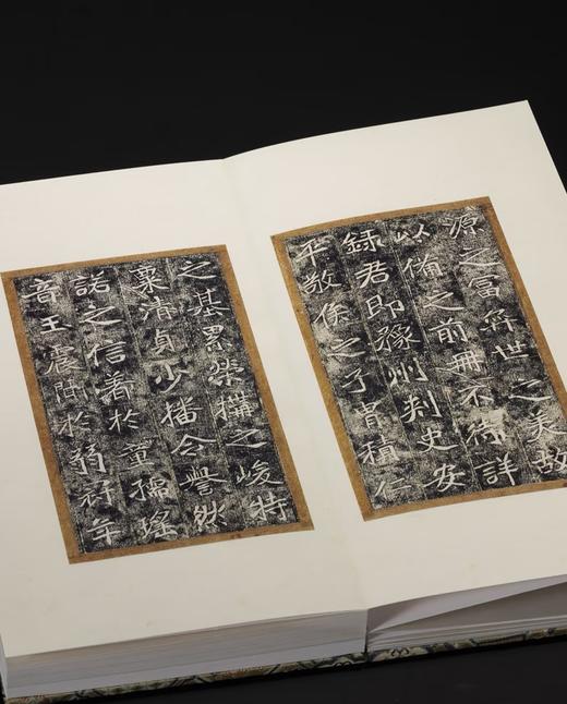 善本碑帖精华：《崔敬邕墓志》，一函一册，册页装，江吟主编，西泠印社出版社2025年一版一印，定价498元。售价见链接。 商品图3