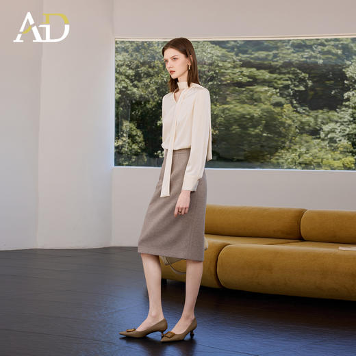 AD时尚气质简约百搭衬衫女秋高级感系带V领上衣两件套同色系穿搭 商品图0