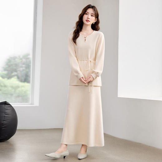 HR YBER617法式简约风珍珠圆领收腰气质款两件套裙 商品图3