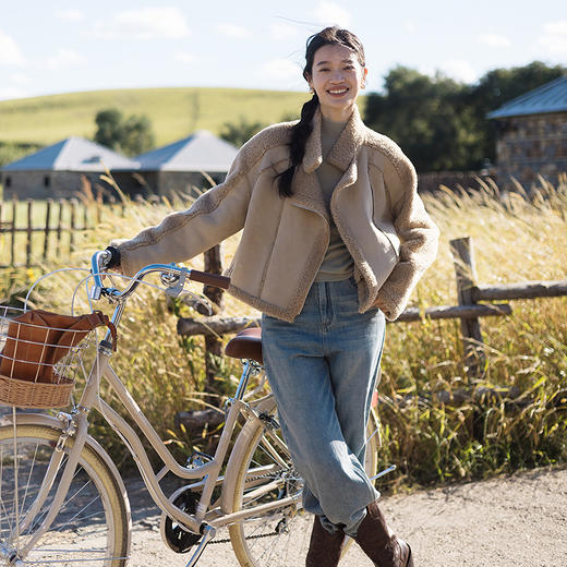 绽放691朵/羊羔毛麂皮绒拼接拉链落气质肩袖立领短外套女秋冬新款 商品图2