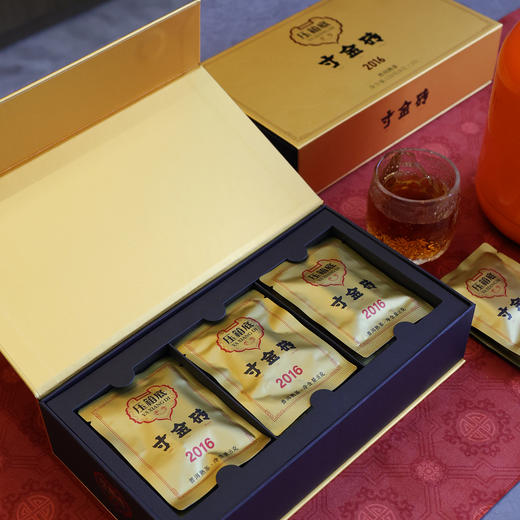 压箱底有壶同享 1.5升焖壶+240克普洱熟茶套装 2016年云南熟普洱茶 送礼 商品图3