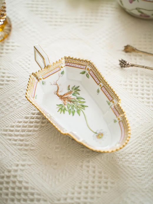 【已售】独角鹿西洋古董 20世纪中期皇家哥本哈根出品「Flora Danica 丹麦之花」系列餐具套件 商品图4