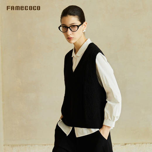 Famecoco范可儿高级感V领镂空针织马甲宽松短款外搭背心叠穿FAC8CA006 商品图2