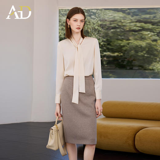 AD时尚气质简约百搭衬衫女秋高级感系带V领上衣两件套同色系穿搭 商品图4