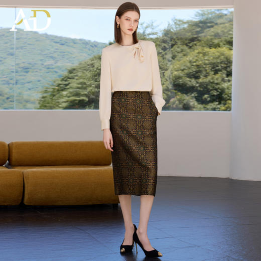 AD职场通勤范衬衫套装女2025新款米色长袖衬衣高级感提花包臀半裙 商品图1