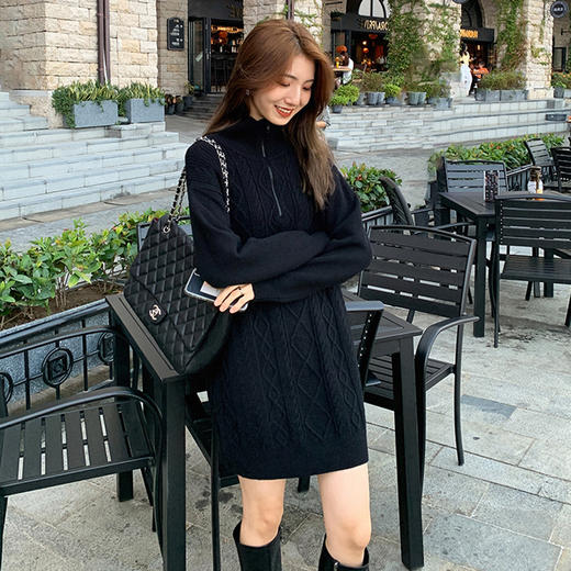 西遇长袖针织连衣裙女秋季新款翻领拉链麻花宽松软糯裙子SS051633 商品图4