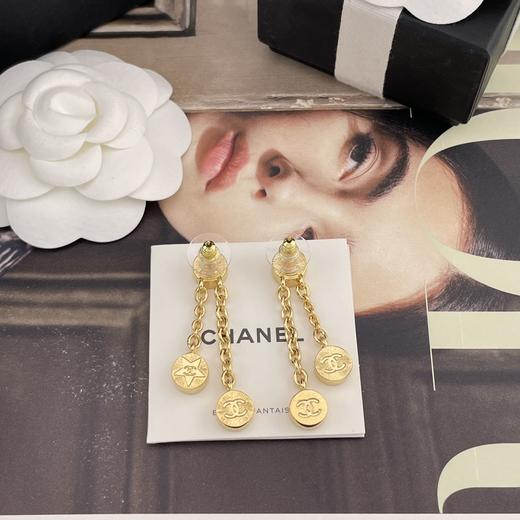 香奈儿 长短金边小圆黑耳钉（XJ） 商品图4