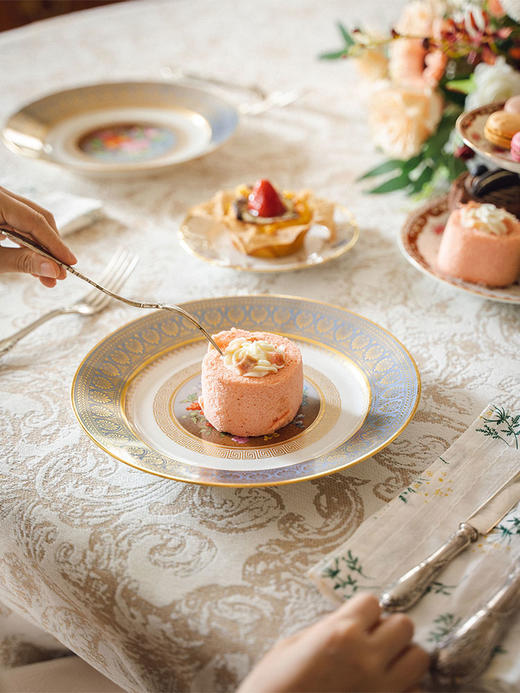 【已售】独角鹿西洋古董 19世纪法国御窑出品手绘描金装饰玛瑙蓝釉花卉主题赏盘一对 商品图2