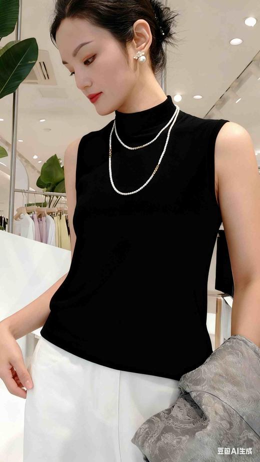 58D880多色中领天丝羊毛背心 ，解决你的低领无领前胸后背发凉等问题！黑/白/灰/深咖/酒红五色。可以搭配各种衬衫，外套，毛衫，卫衣等，露出一截白色的领口很减龄！既美丽又保暖！ 商品图1