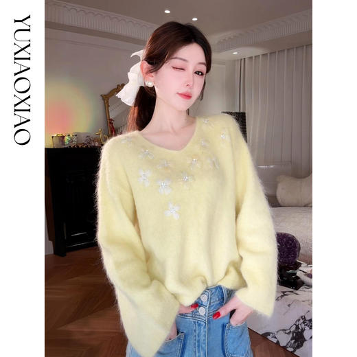 余潇潇【雏菊画幕】慵懒时髦羊驼毛混纺拼立体花朵刺绣V领宽松毛衣 商品图3