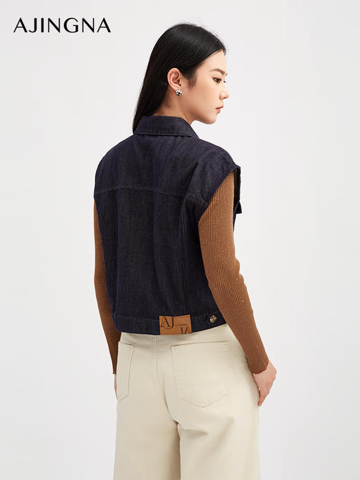 【商场同款】阿菁娜秋季新款工装风无袖马甲复古牛仔蓝叠穿金属扣翻领设计A30Q103008 商品图3