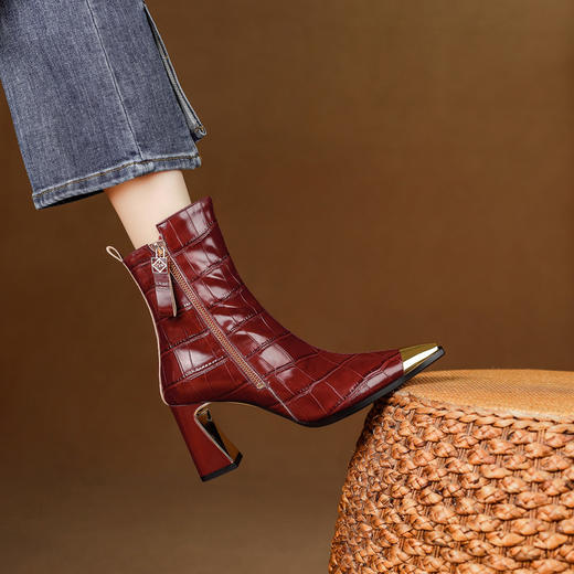 【预售5天】秋冬新款真皮金属尖头粗跟时装短靴女百搭高跟靴子XME&898-826 商品图0