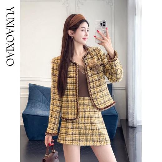 余潇潇【鎏光可露丽】时尚绵羊毛混纺拼亮片圆领小香外套&短款半裙 商品图4