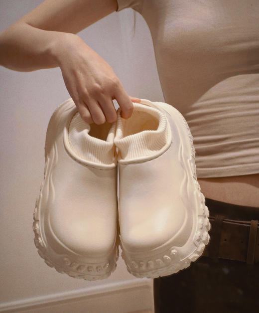 💕【玉舒佳榴莲增高防水棉鞋】这双厨师鞋，整个冬天焊死在我脚上🔥胖东来同款，防水防滑💦 旗舰店139元💰一双 ✅3色可选，🌸全部经典好搭 商品图1