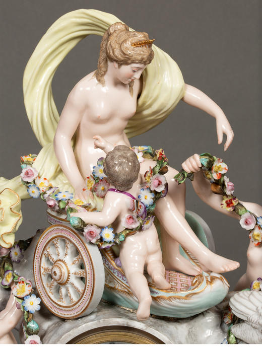 独角鹿西洋古董 19世纪欧洲出品洛可可风格古希腊神话主题瓷偶群雕花卉装饰座钟 商品图4