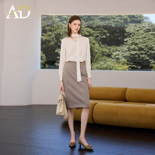 AD时尚气质简约百搭衬衫女秋高级感系带V领上衣两件套同色系穿搭 商品图1