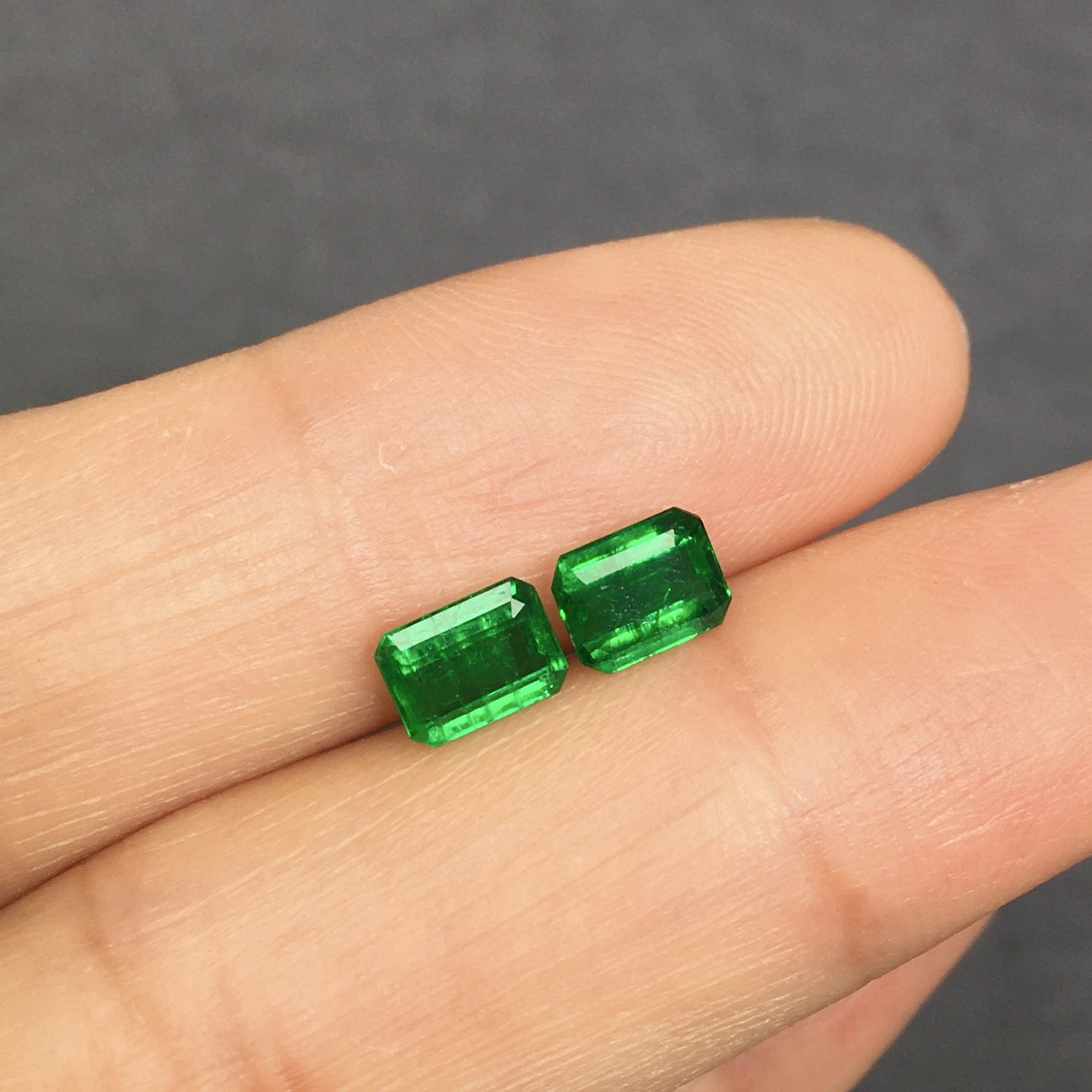 1.2ct祖母绿裸石耳钉料