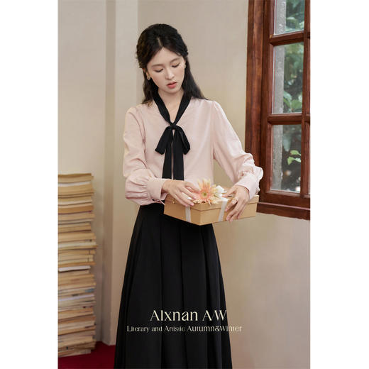 鹿向南「蔓蔓甜茶」法式气质长袖衬衫女秋季新款时尚通勤粉色衬衣 商品图1