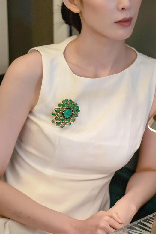 独角鹿西洋古董 1970年代美国出品18K黄金镶嵌蓝宝石钻石及祖母绿胸针 商品图1