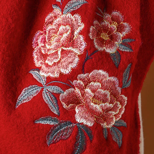 花开富贵 牡丹刺绣羊毛围巾妈妈围脖送婆婆 商品图3