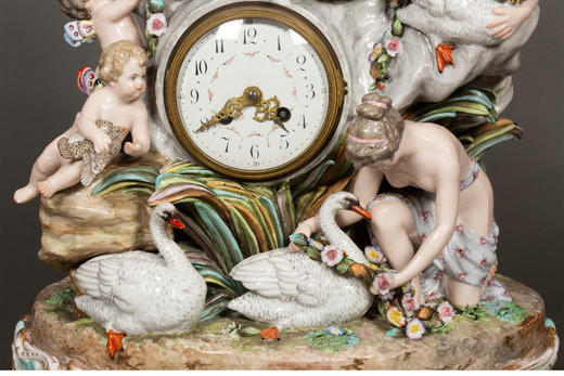 独角鹿西洋古董 19世纪欧洲出品洛可可风格古希腊神话主题瓷偶群雕花卉装饰座钟 商品图5