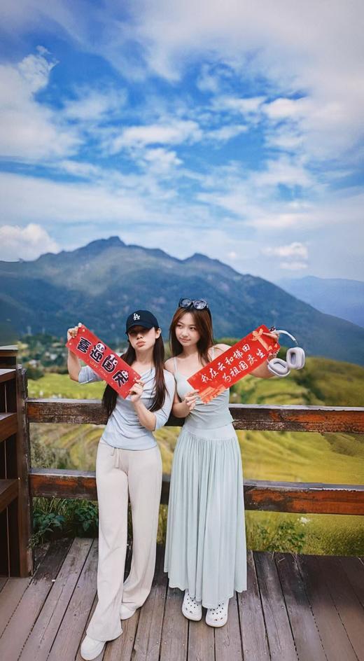 逸红颜明月优选 # 『云漾』如云朵般蓬松柔滑毛衣,荡领设计漾出随性优雅韵味 商品图2