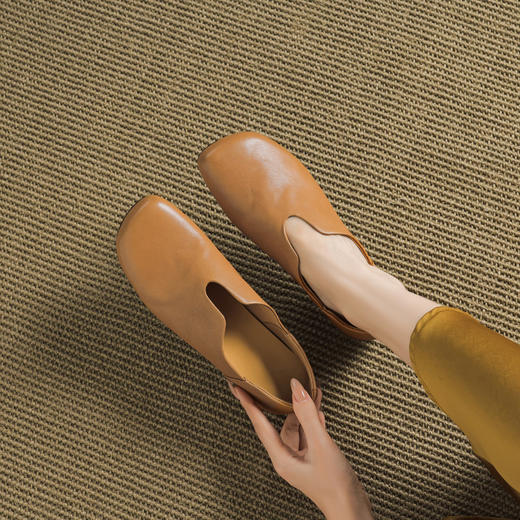 【预售5天】文艺复古v口平底单鞋简约百搭小众设计感奶奶鞋MLD&AC1747 商品图1