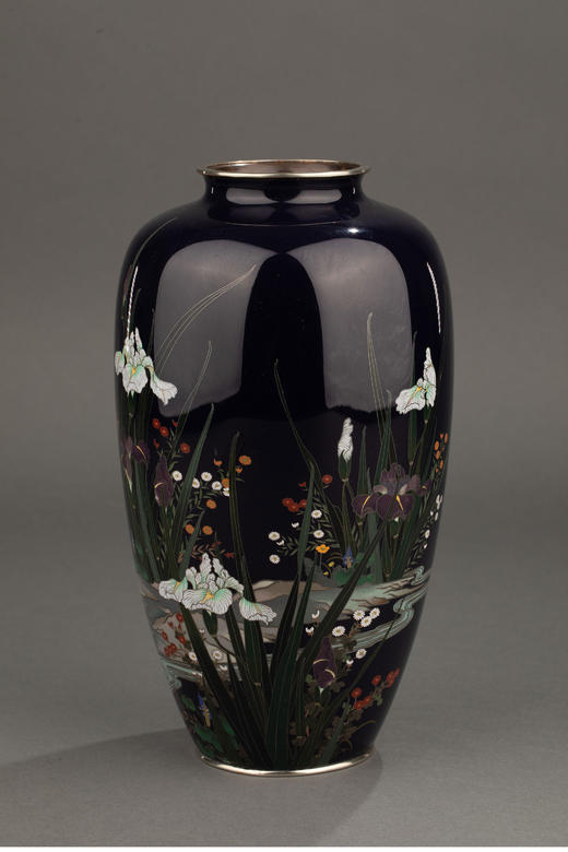 独角鹿西洋古董 1910年代日本明治时期出品「鸢尾」主题银胎七宝烧花瓶 商品图0