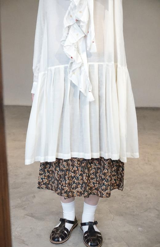 BUNON 轻盈印花刺绣荷叶边真丝披肩领巾围巾 商品图4