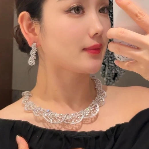 GAONAS  波澜设计白色贵气臻奢白耳环11586EW 商品图3