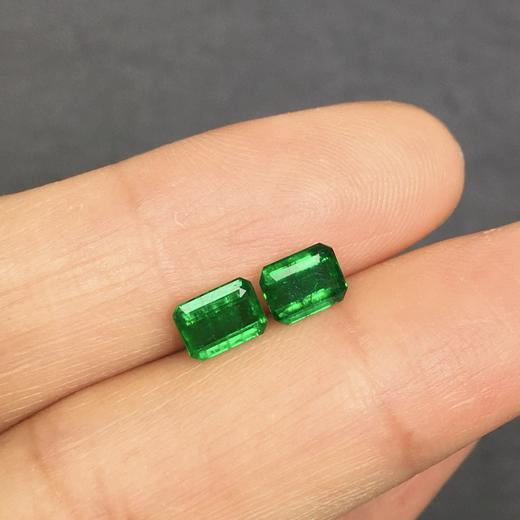1.2ct祖母绿裸石耳钉料 商品图1