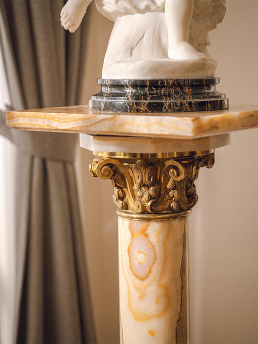 【已售】独角鹿西洋古董 19世纪末法国出品新古典主义风格铜鎏金雕饰大理石柱架 商品图3