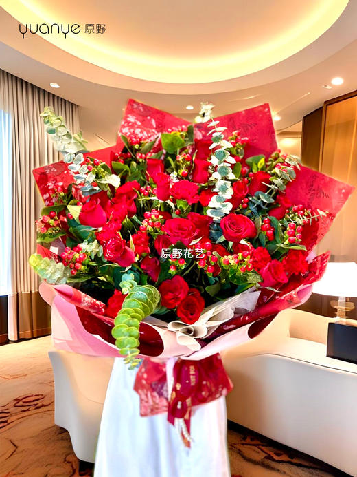【福寿安康】玫瑰康乃馨红豆混搭花束 商品图0