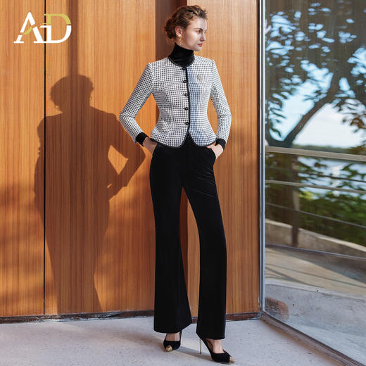 AD2025新款时尚格纹丝绒时尚套装女秋冬韩版显瘦帅气短外微喇长裤 商品图2