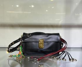 女款小號皮革单肩包 連吊飾020