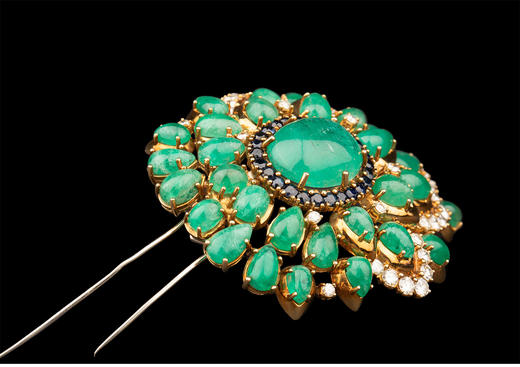 独角鹿西洋古董 1970年代美国出品18K黄金镶嵌蓝宝石钻石及祖母绿胸针 商品图4