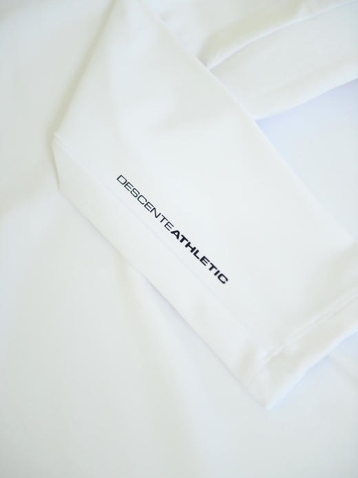 原单正品 DESCENTE迪桑特TRAINING系列综合训练运动健身男士长袖针织衫，100%聚酯纤维，透气排汗亲肤柔软，健康环保除菌，透气吸湿！
颜色：黑色 白色
尺码：M～3XL 商品图6