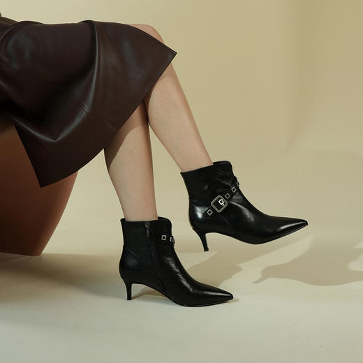 Westory2025年冬季尖头中跟胎牛复古飒爽百搭短靴W25DS85621 商品图1