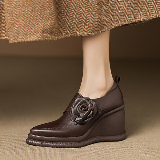 【预售5天】深口单鞋透气花朵，坡跟高跟小皮鞋女鞋CFE&C6286 商品图0