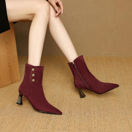 【预售5天】羊反皮粗高跟短靴女秋冬季小香风复古短筒瘦瘦靴女时装靴DB&M6563 商品图1