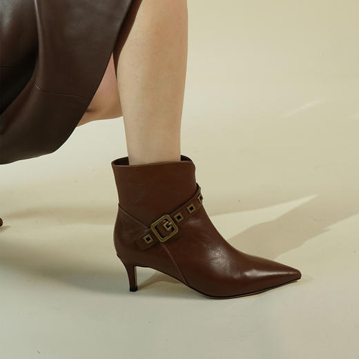 Westory2025年冬季尖头中跟胎牛复古飒爽百搭短靴W25DS85621 商品图5