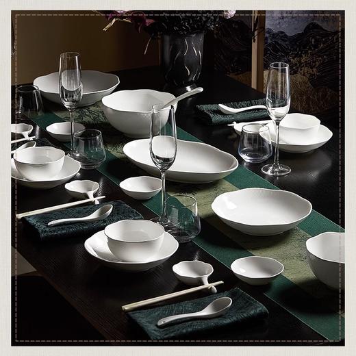 【6F】玛戈隆特荷塘月色骨瓷餐具浮雕餐具中国风面碗白瓷餐具骨瓷碗盘子32头 商品图0