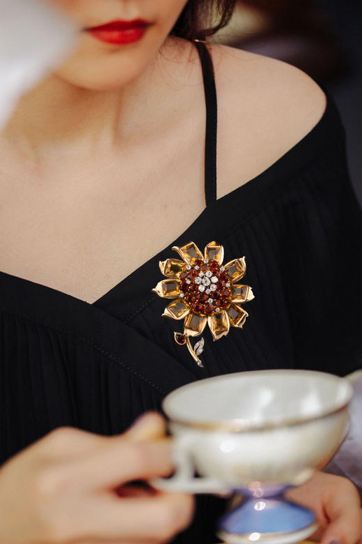 独角鹿西洋古董 1940年代出品18k黄金镶嵌黄水晶及钻石「向日葵」主题胸针 商品图0