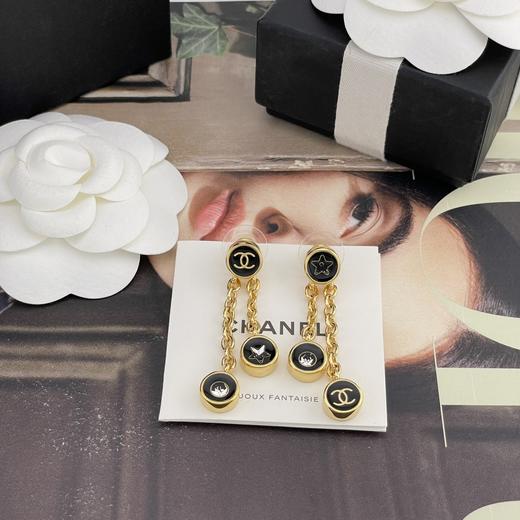 香奈儿 长短金边小圆黑耳钉（XJ） 商品图3