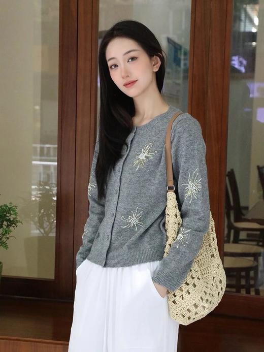 【高品质私服】【香家同款-纯手工烟花绣针织开衫】意大利进口100%黄金羊毛料 只选细腻柔长的顶级羊毛，天然柔软不扎肤【无标出货 介意慎拍】-WD 商品图8