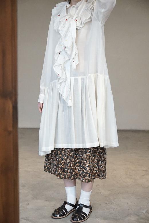 BUNON 轻盈印花刺绣荷叶边真丝披肩领巾围巾 商品图1