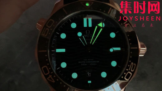 欧米茄VS海马300米系列 原装开模 全玫金黑海马
款式：男士潜水腕表 商品图8