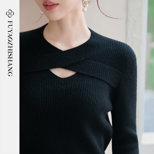 FUYAO扶摇 纯羊毛黑色针织衫女2025秋冬款圆领镂空设计内搭打底衫 商品图2